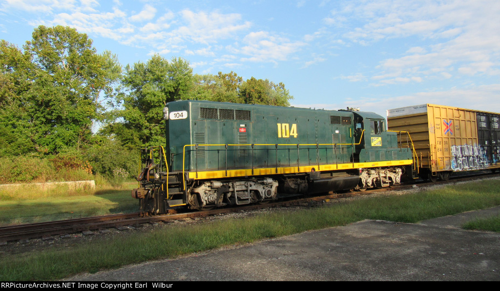 Ohio South Central Railroad (OSCR) #104